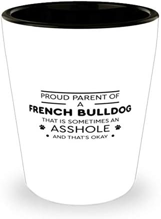 Fransız Bulldog'un Gururlu Ebeveyni 1,5 onsluk bir bardak içti.